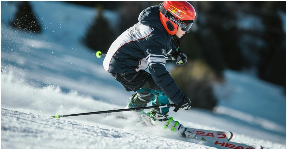 Someone skiing down a hill competitively 