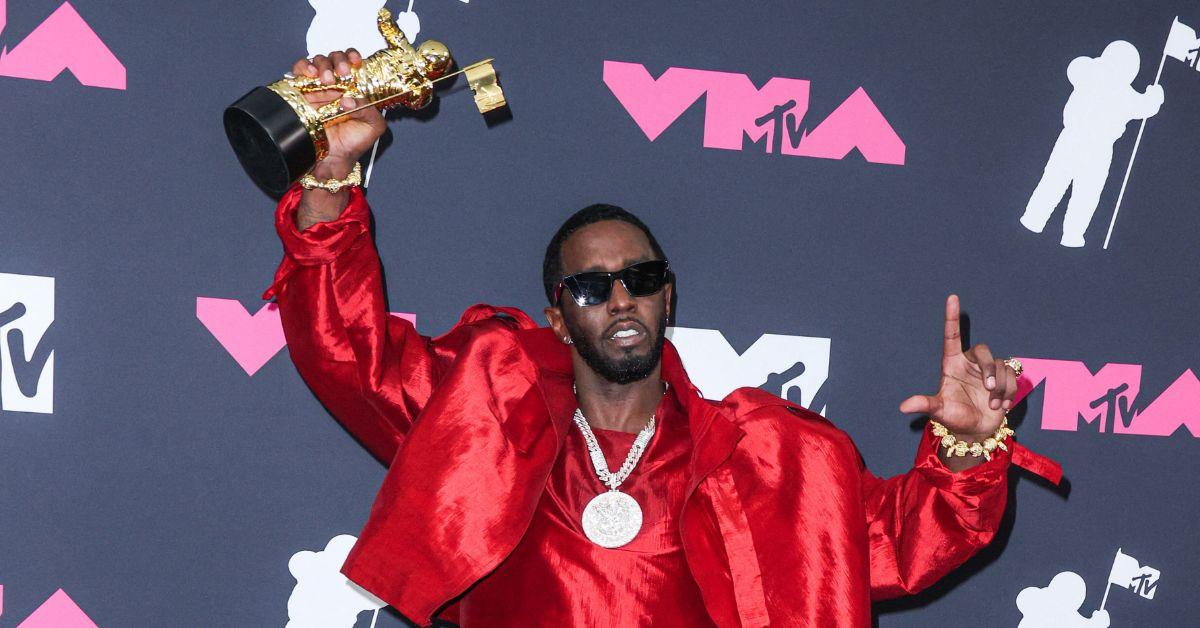 Sean "Diddy" Combs holding up a trophy at the VMAs. 