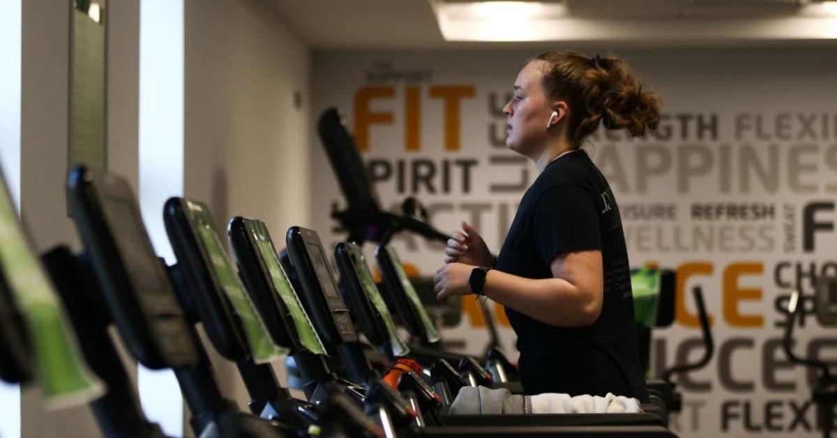 aita-reddit-user-judged-for-bringing-dog-to-the-gym