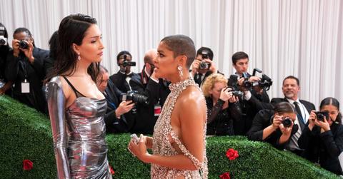 (L-R) Zión Moreno as Luna La, Jordan Alexander as Julien Calloway