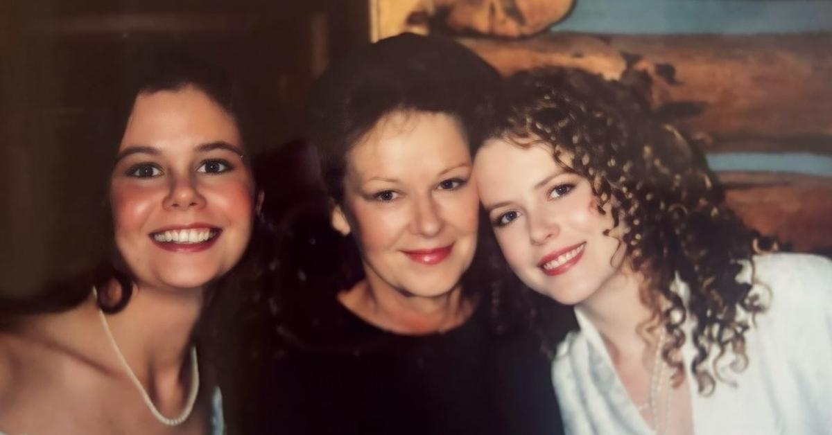 (l-r): Antonia Kidman, Janelle Anne Kidman, and Nicole Kidman at an event