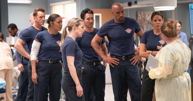 "One Last Time" episode hospital scene with main cast