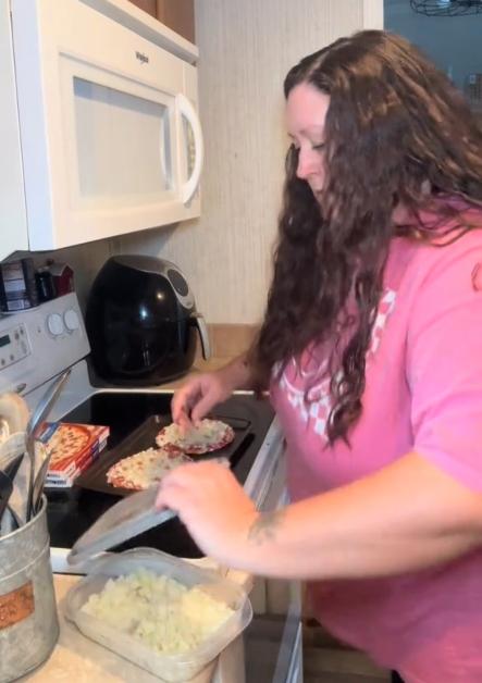 "32 Pizza Mom" makes pizzas for one of her children