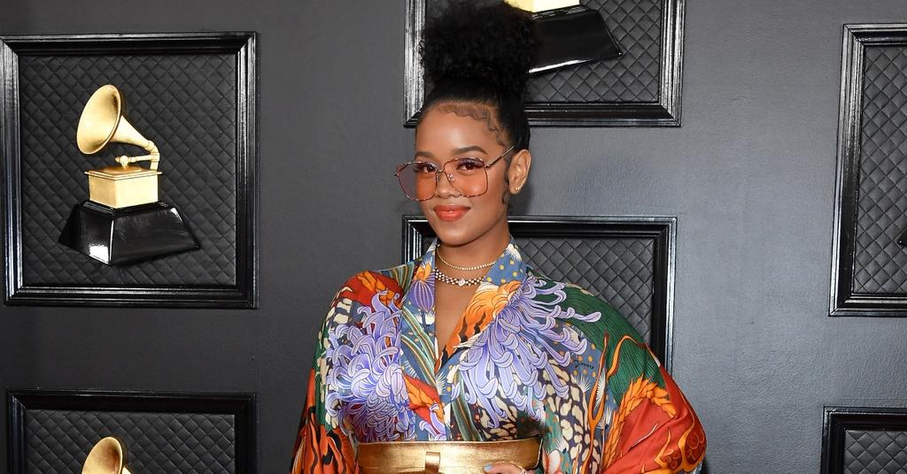 What Does H.E.R. Look Like Without Glasses? See Official Pictures