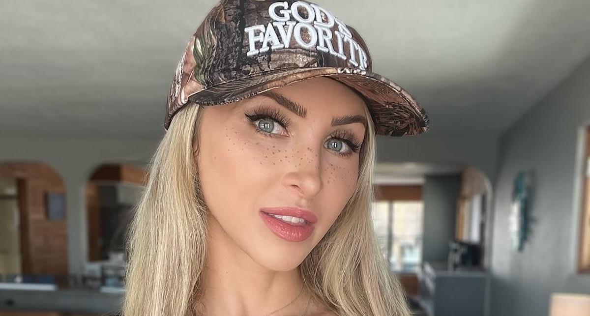 alix lynx selfie