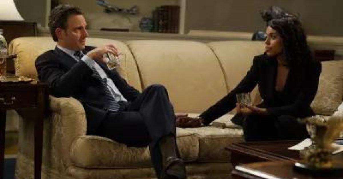 Olivia and Fitz hold hands while sitting on a couch in the Oval Office