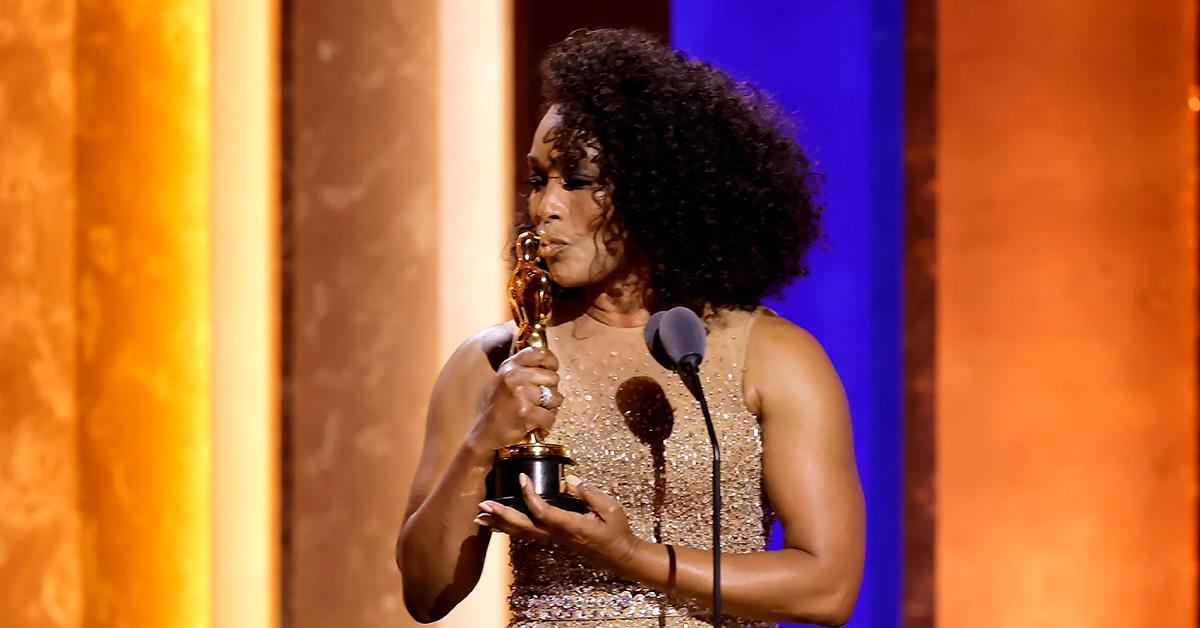 Angela Bassett kissing her Oscar. 