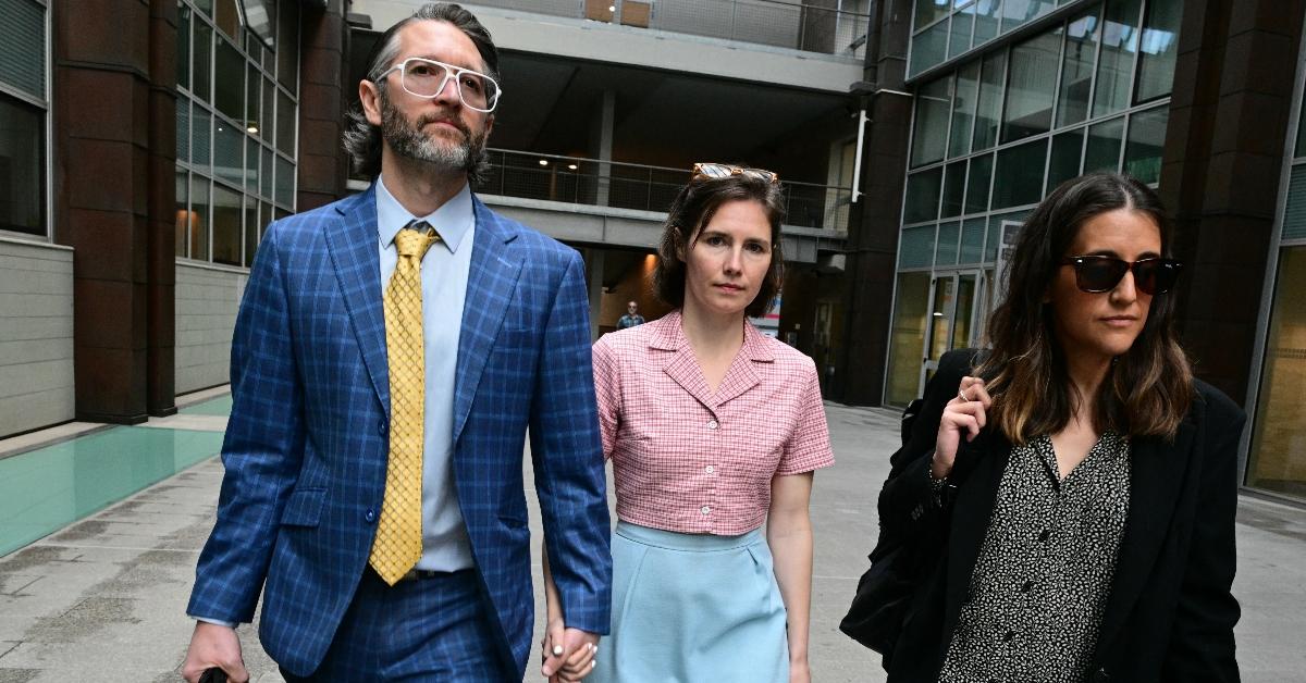  Amanda Knox arrives with her husband Christopher Robinson (L) at the courthouse in Florence, on June 5, 2024