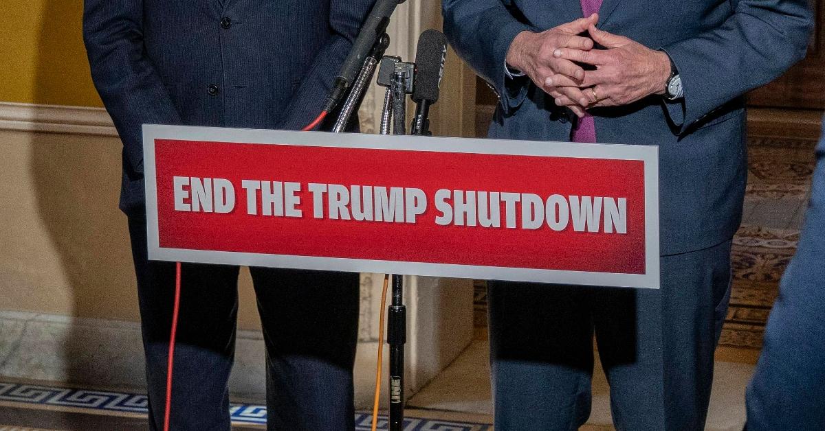 Sign demanding the Trump government shutdown end