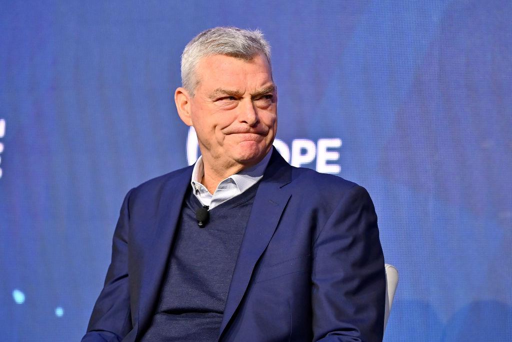 Ares Management co-fondateur et président exécutif Tony Ressler sur scène.