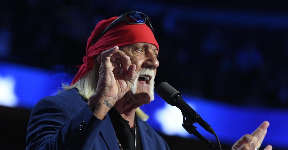 Hulk Hogan talking onstage