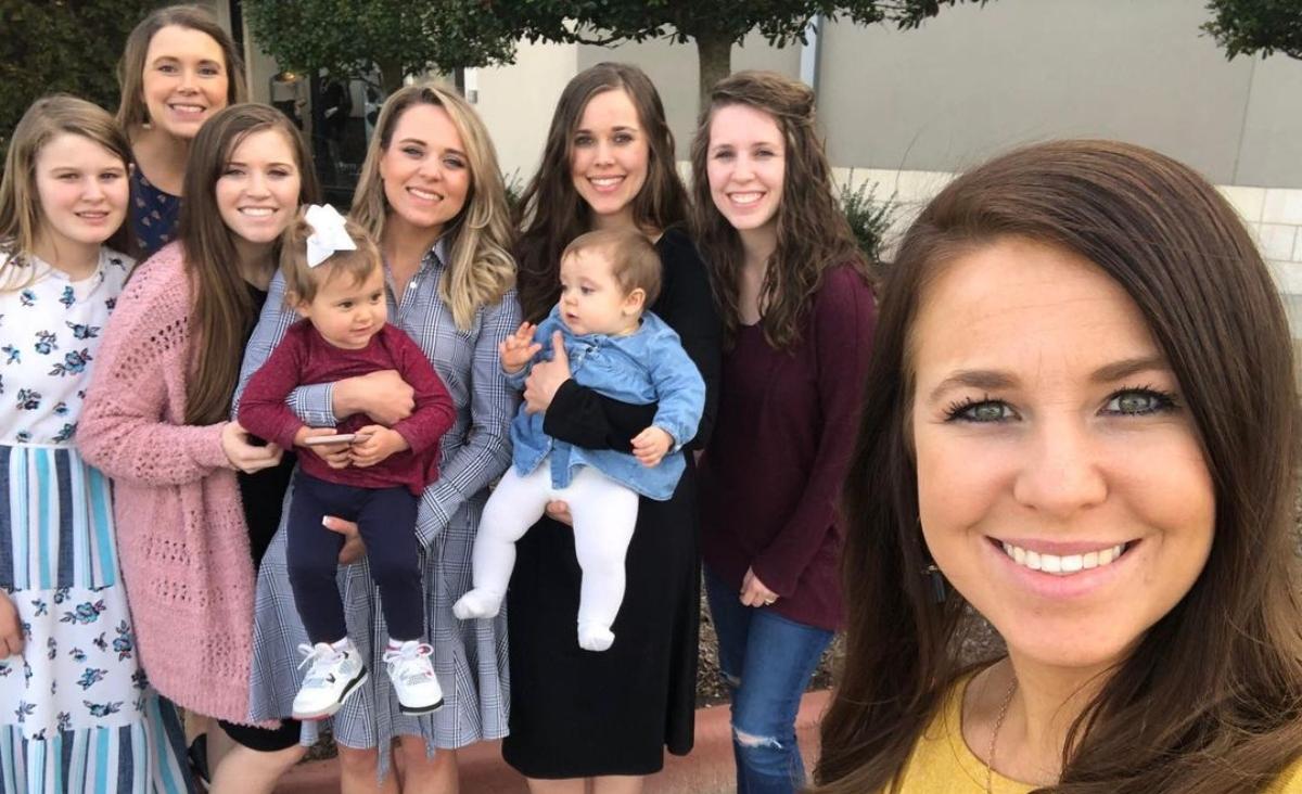 Jana Duggar with Jill Duggar and their sisters