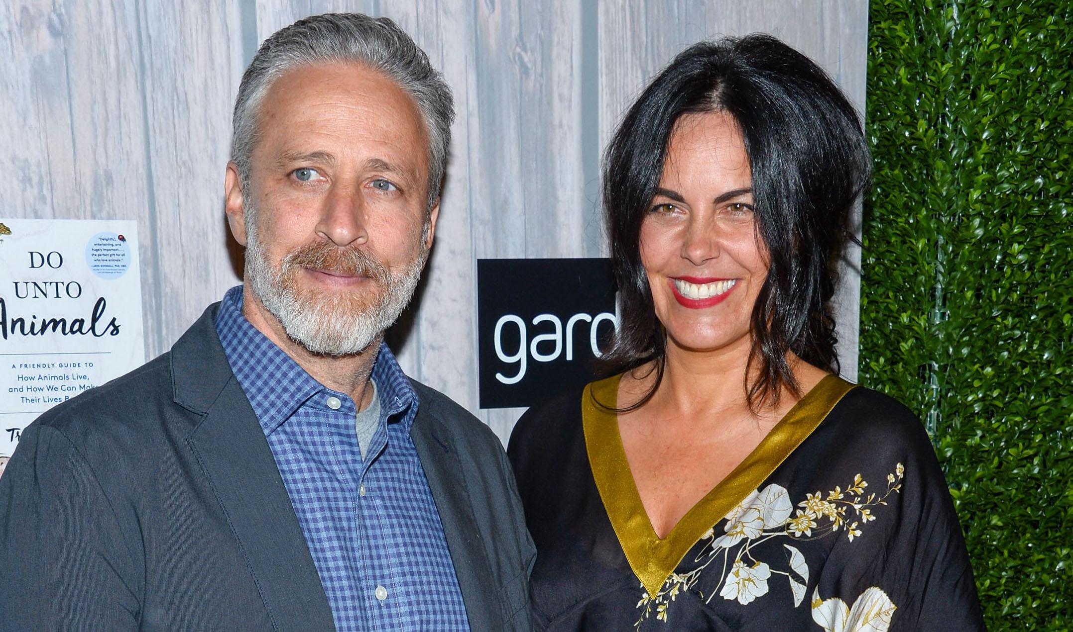 Jon Stewart's Blue Hair: A Look Back at His Iconic Style - wide 6