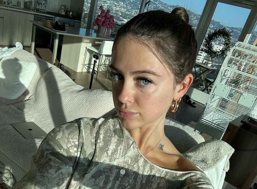 Distracted With... TarasWRLD (EXCLUSIVE)