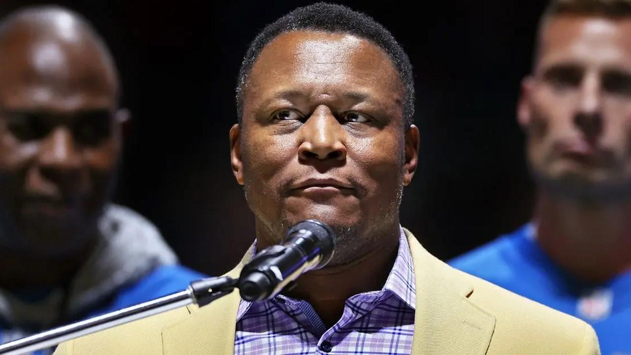 Barry Sanders speaks during the Pride of the Lions ceremony during halftime at the Lions and Eagles game on Oct. 31, 2021.