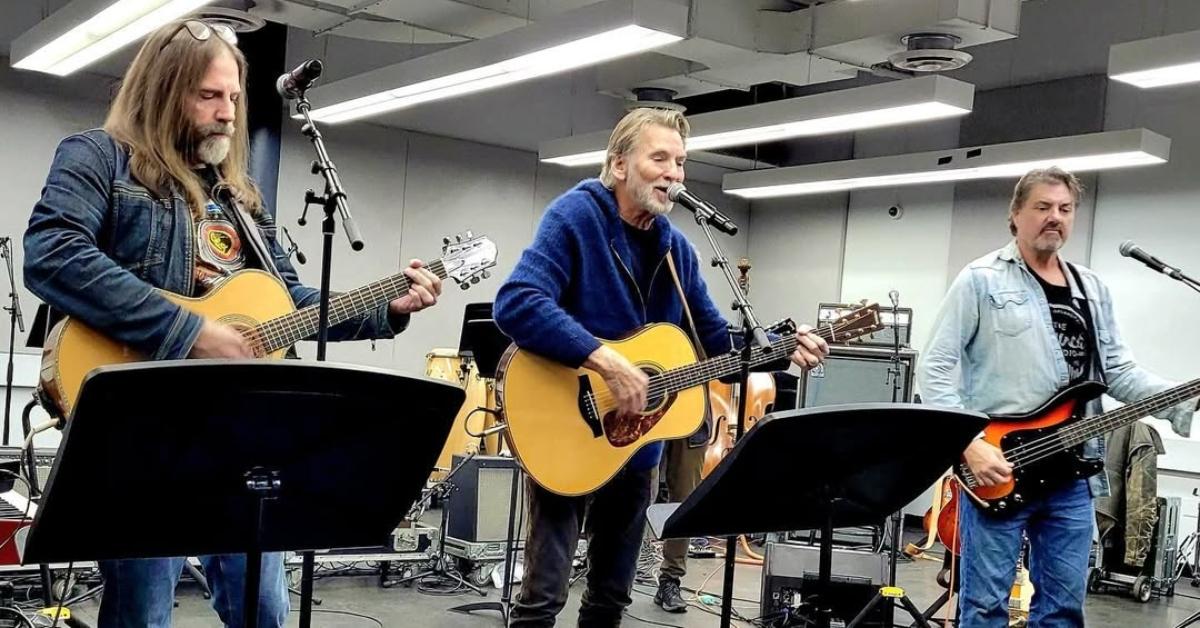 Kenny Loggins performing with Scott Bernard and Rick Cowling.