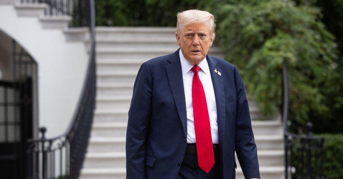 Donald Trump leaving the White House. https://x.com/JohnWilson/status/1973039931040903386