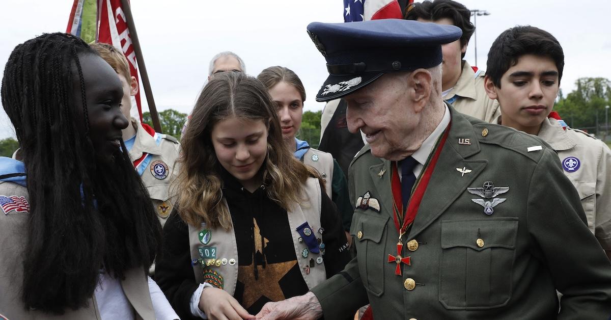 Former Berlin Airlift pilot Gail Halvorsen from the U.S. distributes candies to the members of the junior local Baseball team "Berlin Braves" and members of the Boy Scouts of America during a ceremony at the Tempelhofer Feld, a former airfield in Berlin, on May 11, 2019.