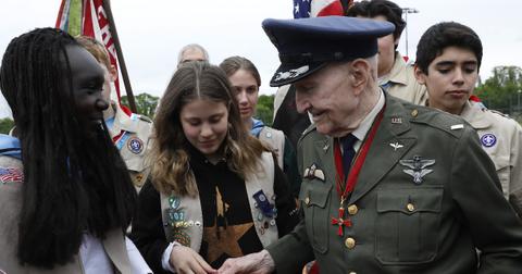 Former Berlin Airlift pilot Gail Halvorsen from the U.S. distributes candies to the members of the junior local Baseball team "Berlin Braves" and members of the Boy Scouts of America during a ceremony at the Tempelhofer Feld, a former airfield in Berlin, on May 11, 2019.