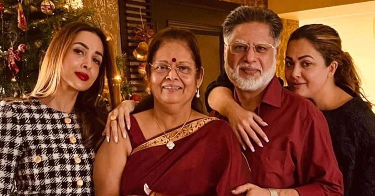 Malaika Arora poses with her family on Christmas Day 2022.