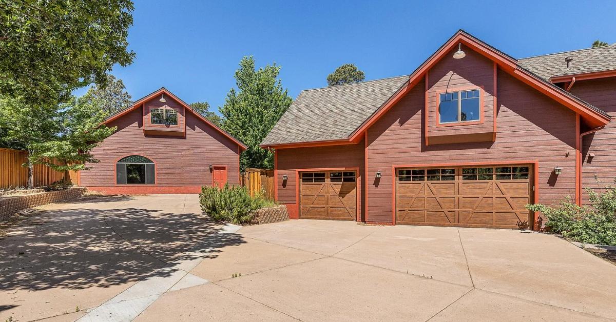 The garages and guest house of Robyn and Kody's new home in Flagstaff.