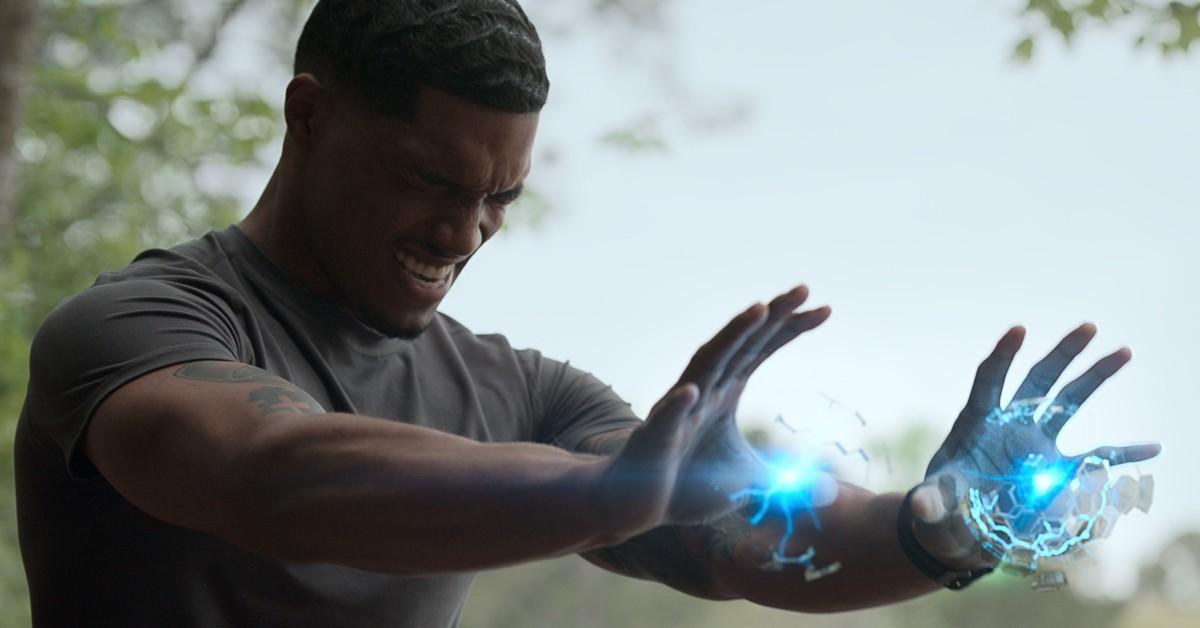 Tevin uses his powers in 'Raising Dion'