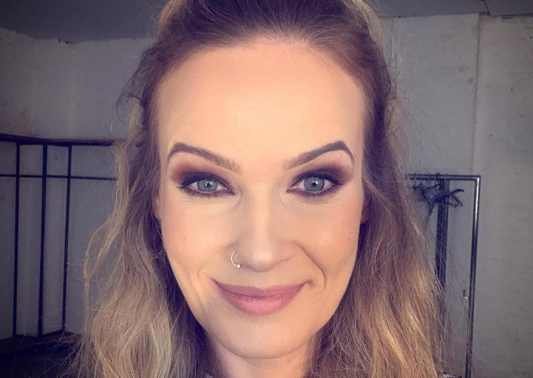 anika-niles-smiling