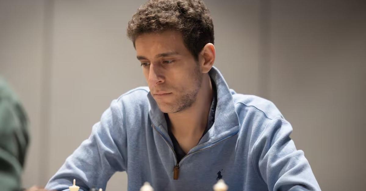 Daniel Naroditsky playing chess.