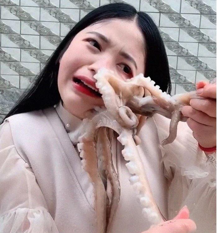 chinese vlogger eating octopus