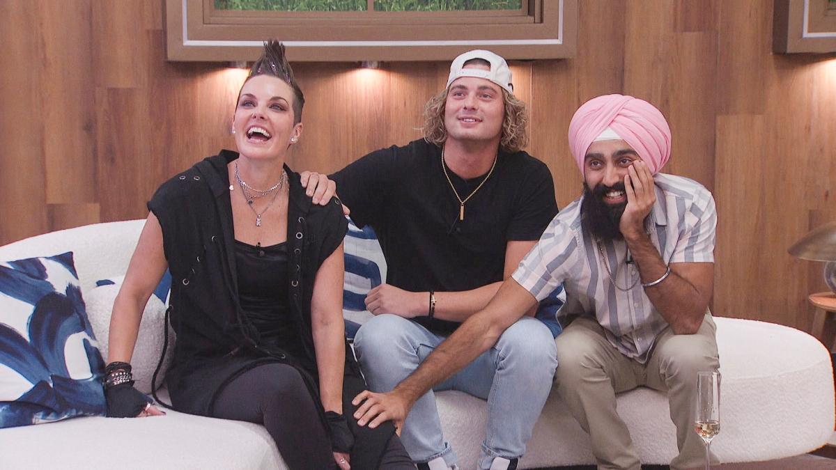 Bowie Jane, Matt, and Jag get messages from home on BB25