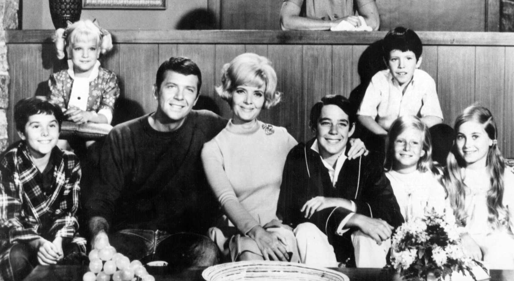 The Brady Bunch Opening and Closing Theme 1969 - 1974 