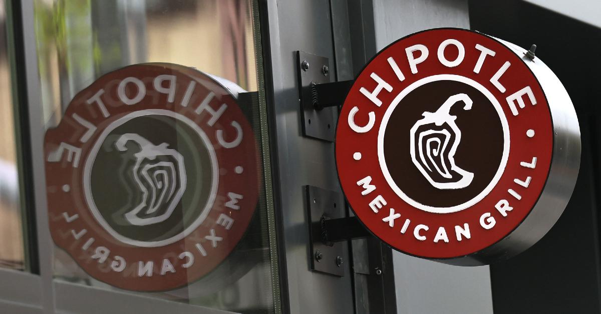 Chipotle Employee Slams “Cheap” Burrito Hack in Viral TikTok