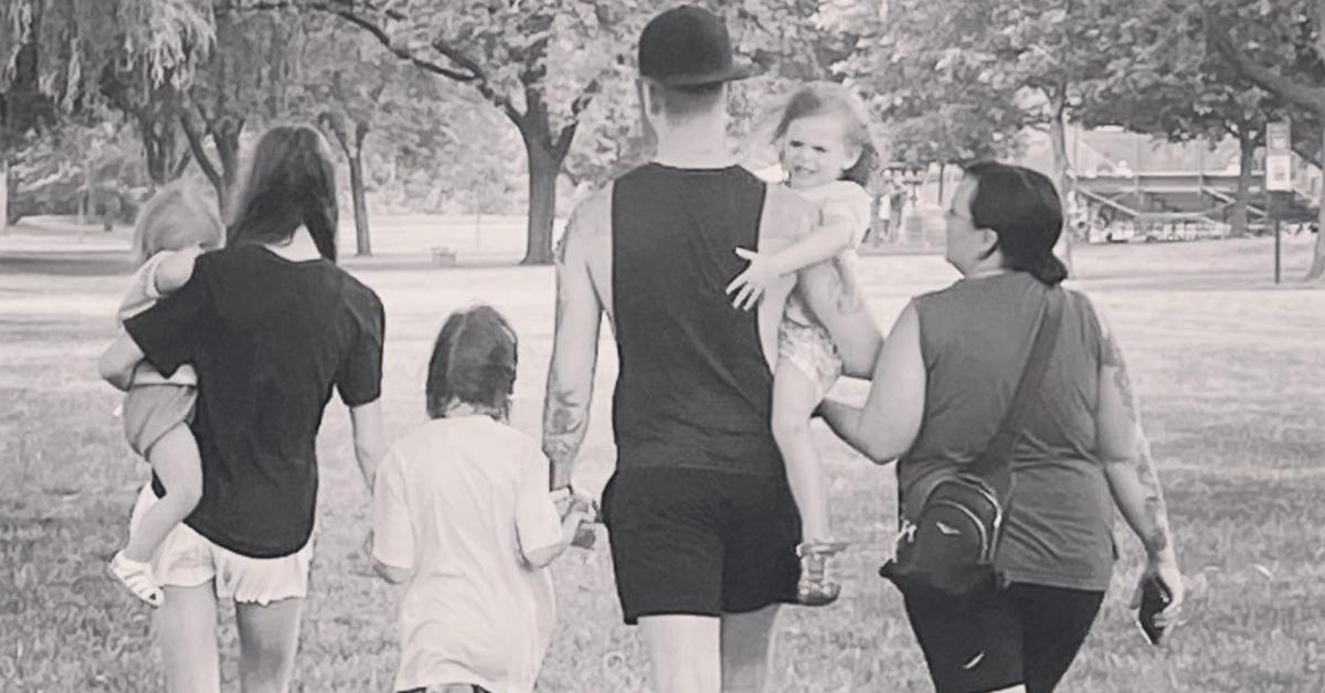 Tyler, Catelynn, and their daughters Rya, Novalee, and Vaeda visit with Carly (left, in black T-shirt) in 2023