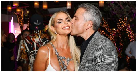 (l-r): Alexia Nepola and Todd Nepola kissing