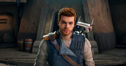 'Star Wars Jedi: Survivor' Cal Kestis standing with robot sidekick BD-1 on his shoulder.