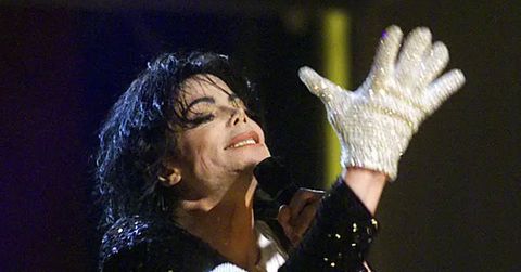 Micheal Jackson wearing one white glove
