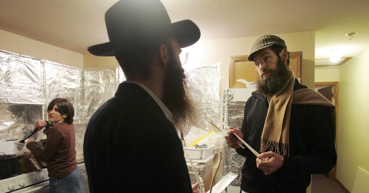Why Do the Orthodox Cover the Kitchen in Foil? Hasidic Culture Facts