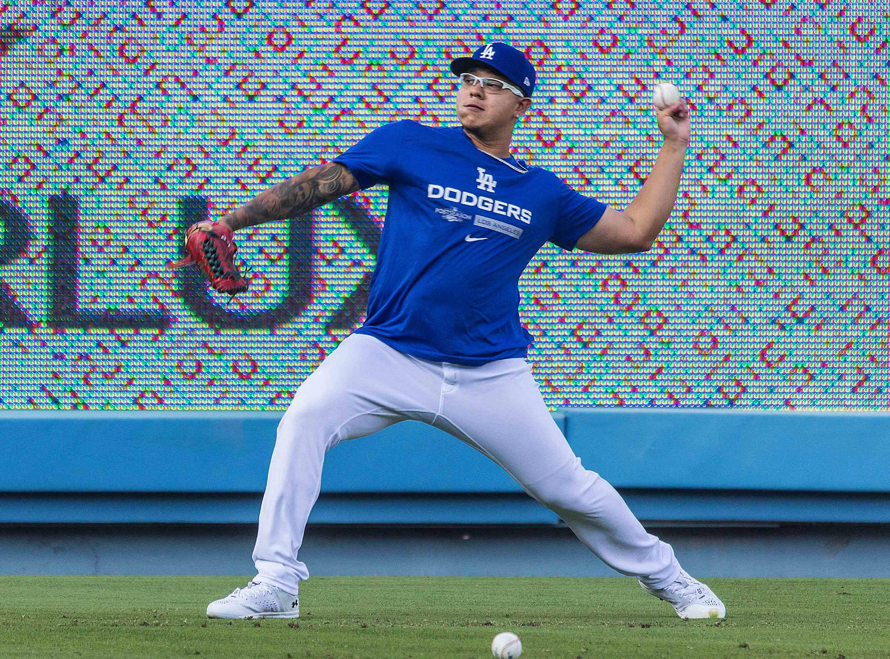 julio-urias-pitching-dodgers