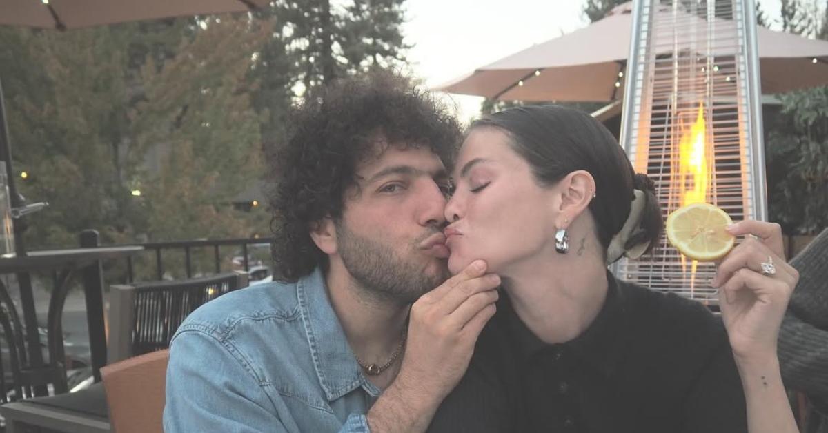 (l-r): Benny Blanco and Selena Gomez kissing