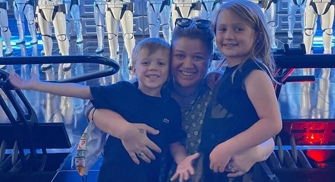kelly clarkson kids