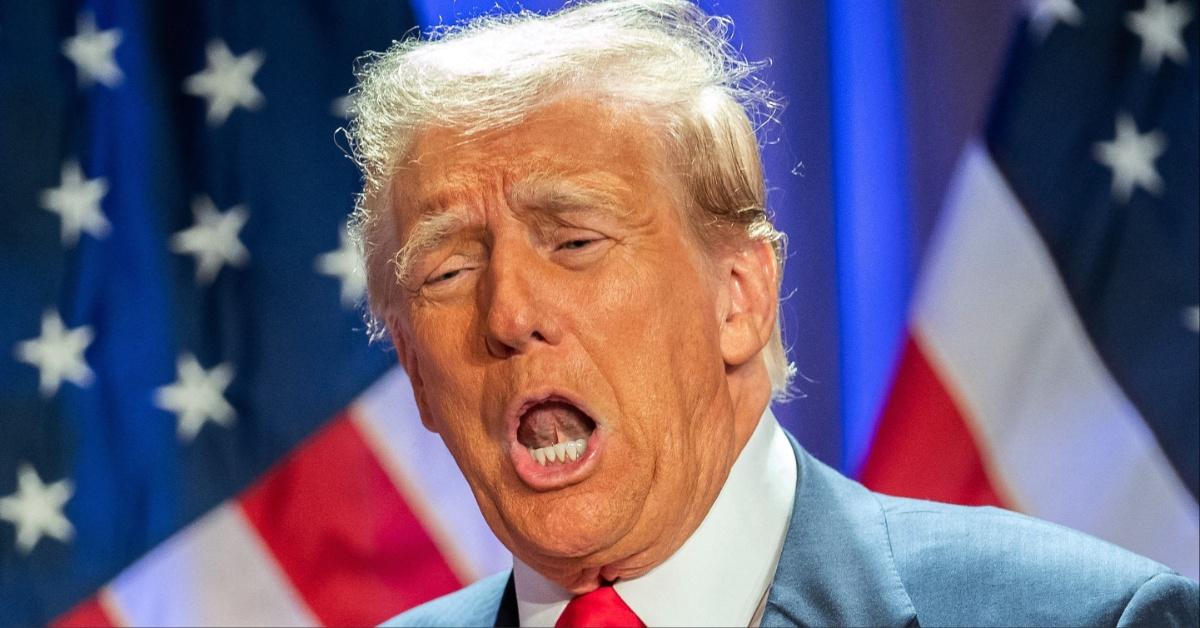 Donald Trump give a speech.