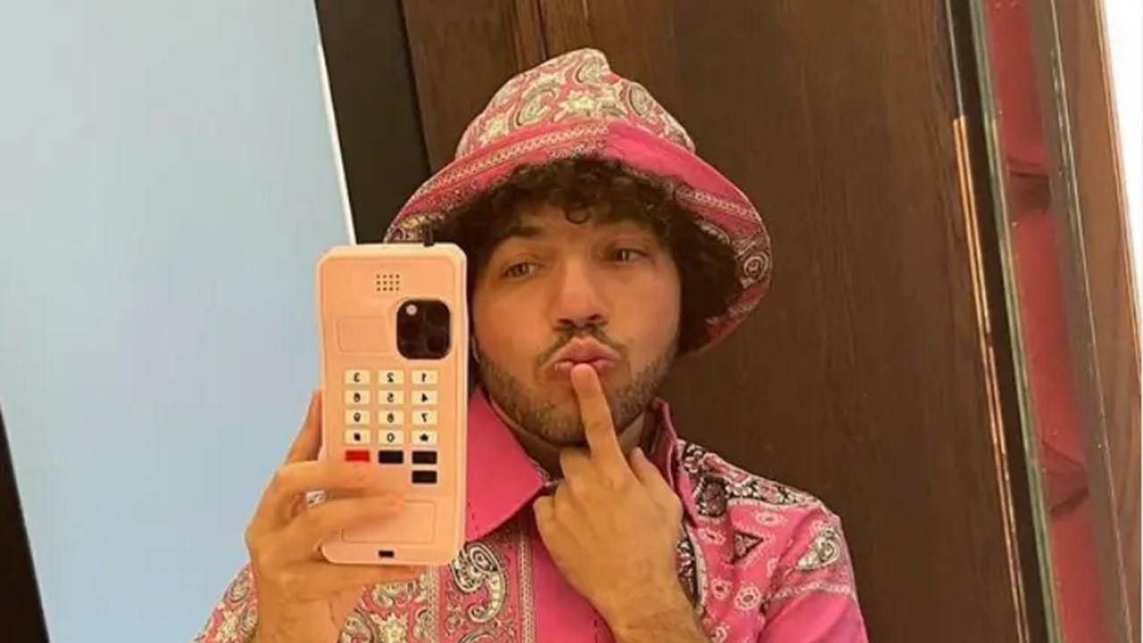 Benny Blanco in a pink outfit