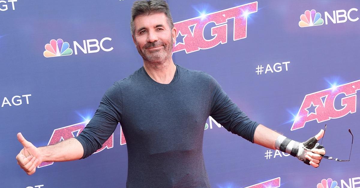 what-happened-to-simon-cowell-s-hand-he-s-wearing-a-cast