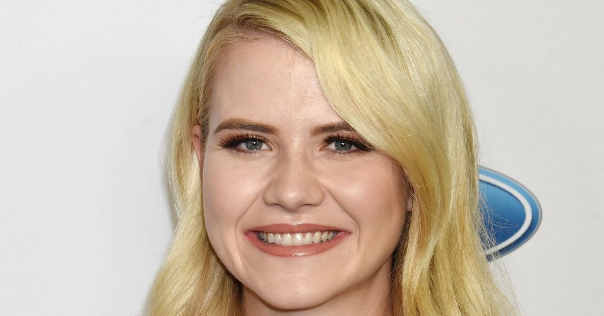 Elizabeth Smart smiling for a press photo