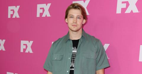 joe-alwyn-1565281775347.jpg
