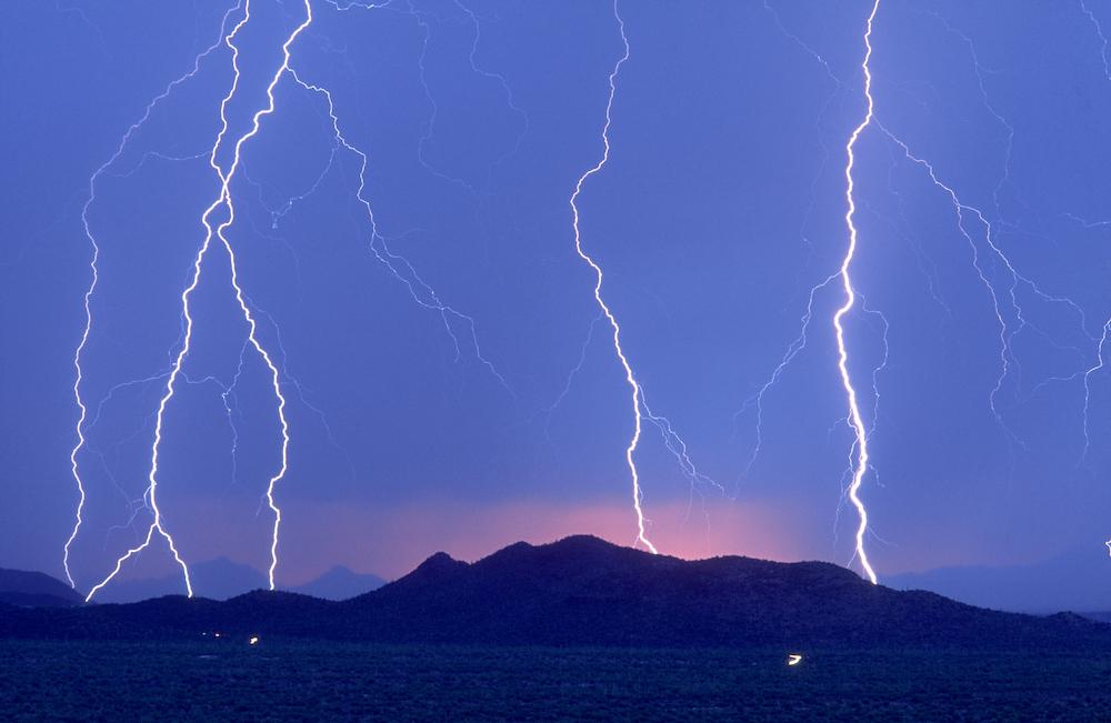 pictures of lightning bolts