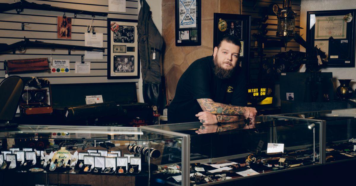 Corey Harrison leaning on a counter in 'Pawn Stars'