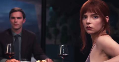 (L-R) Tyler (Nicholas Hoult) and Margot (Anya Taylor-Joy)