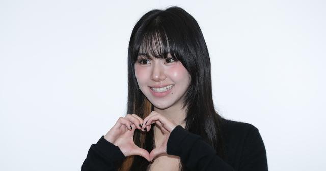 Chaeyoung of girl group TWICE attends the CHANEL 'N°1 de Chanel Garden' open photocall