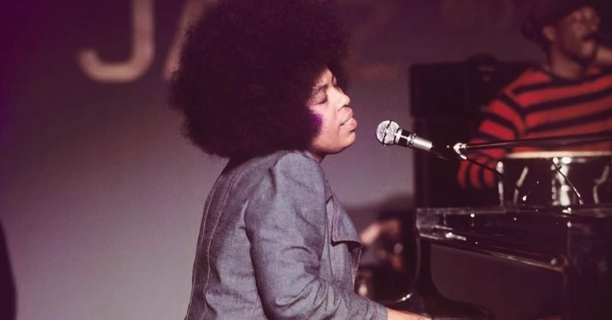 Roberta Flack performing